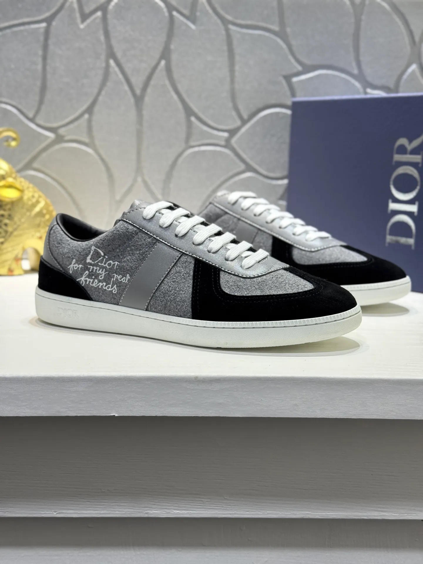 Men's shoes 💰400 [New style] 🎠🎠Dior🔍Top purchasing agent🇮🇹Di's hot model super popular sneakers are synchronized with the new product counters. The uppers are made of original Italian imported cowhide. The logo graphics are perfectly reproduced with complex craftsmanship necessary for fashionistas. The lining of imported soft sheepskin Sole: The original sole is specially provided by the original factory. The exclusive movable molded sole is super comfortable. The original factory follows the order. 🔍🔍Multiple colors are available. You can enter and exit the counter at will. Welcome to compare. A must-have for trendy men. Code number: 38-44 (45 customized